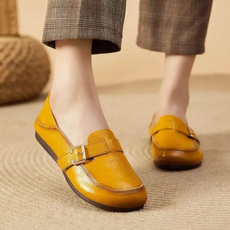 Orthopädischer Ledermokassin für Damen mit Gürtelschnallen