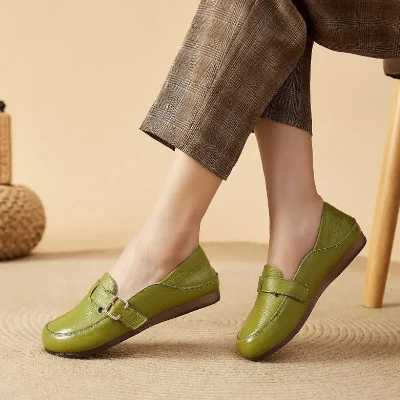 Orthopädischer Ledermokassin für Damen mit Gürtelschnallen