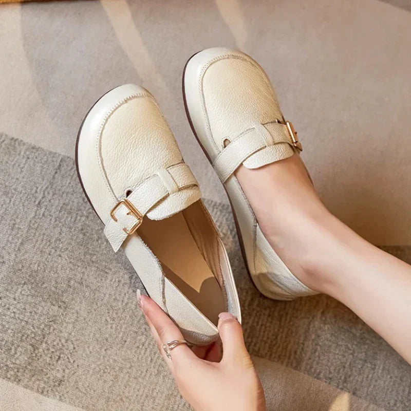 Orthopädischer Ledermokassin für Damen mit Gürtelschnallen