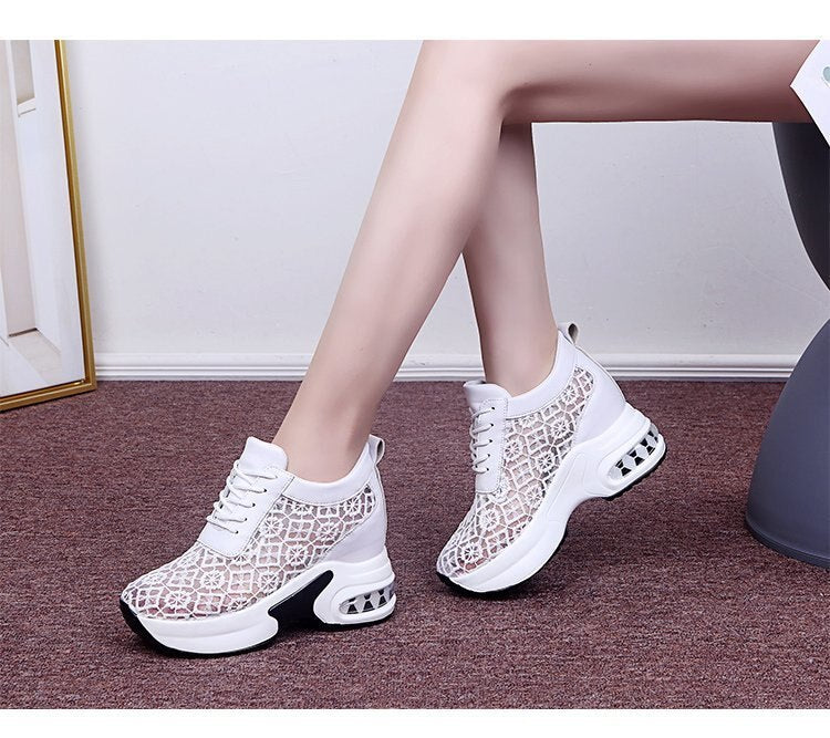 Elegante Plateauschuhe aus feiner Spitze