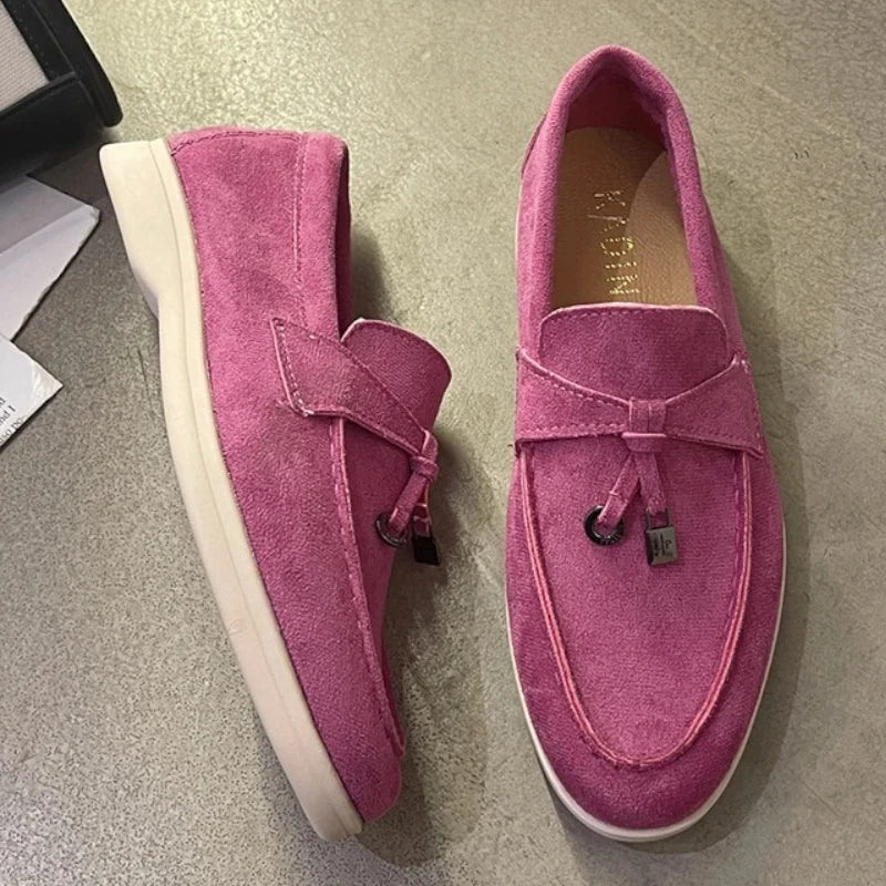 Orthopädischer Damenmokassin mit abgerundeter Spitze aus Wildlederimitat