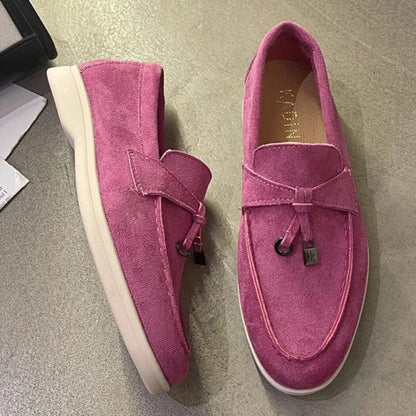 Orthopädischer Damenmokassin mit abgerundeter Spitze aus Wildlederimitat