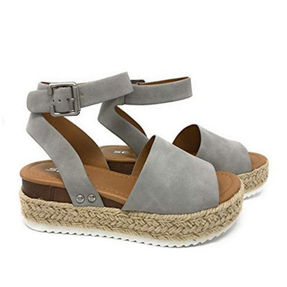 Lässige Sandalen mit Keilabsatz