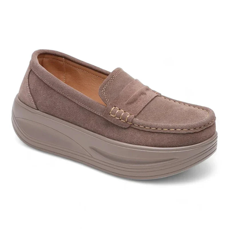 Orthopädischer Mokassin für Damen mit Keilabsätzen aus Wildlederimitat