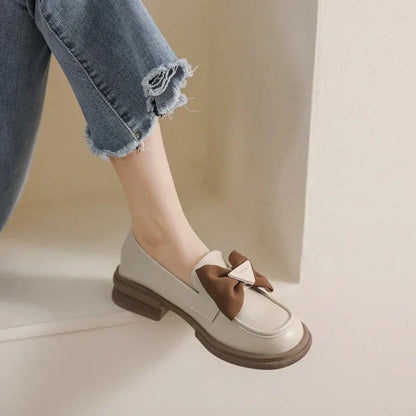 Orthopädischer Damenmokassin mit Schleife verziert