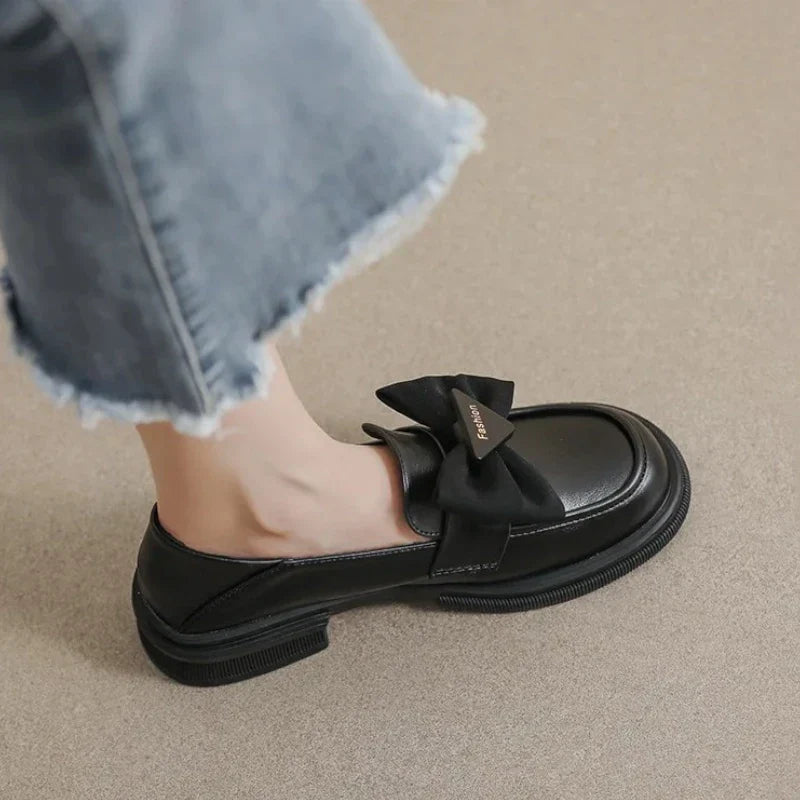 Orthopädischer Damenmokassin mit Schleife verziert