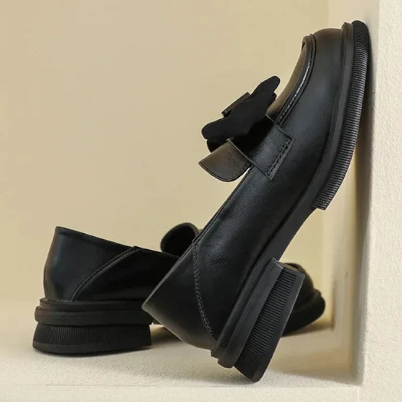 Orthopädischer Damenmokassin mit Schleife verziert