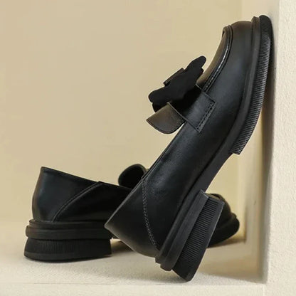 Orthopädischer Damenmokassin mit Schleife verziert