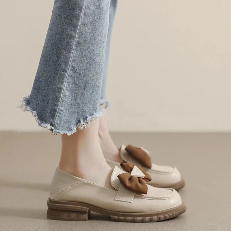 Orthopädischer Damenmokassin mit Schleife verziert