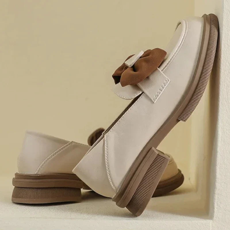 Orthopädischer Damenmokassin mit Schleife verziert