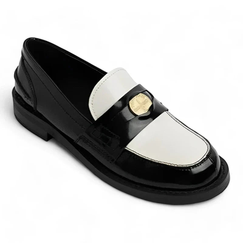 Eleganter zweifarbiger Damenmokassin aus hochwertigem Lackleder mit orthopädischer Unterstützung