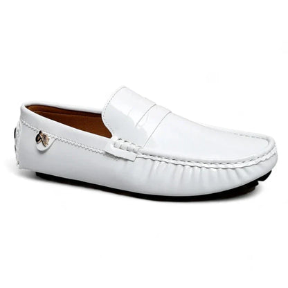 Elegante Damenmokassins mit flacher, lackierter Oberfläche – Orthopädischer Komfort trifft stilvolles Design!