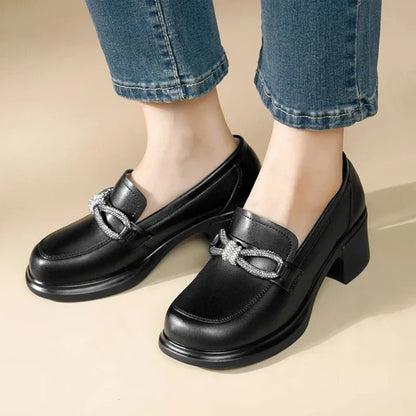 Elegante orthopädische Ledermokassins für Damen mit Komfortabsatz