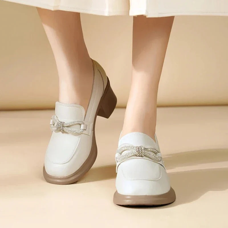 Elegante orthopädische Ledermokassins für Damen mit Komfortabsatz