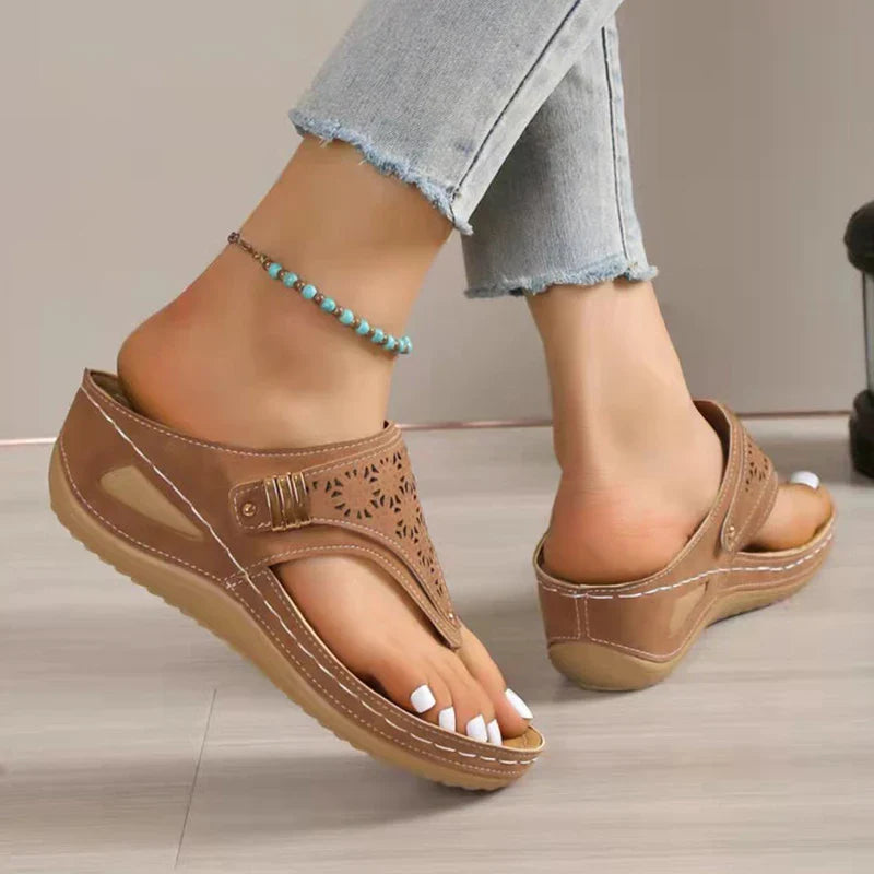 Elegante Damensommer-Sandalen mit niedrigem Absatz – Retra