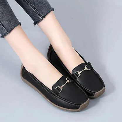 Elegante orthopädische Mokassins für Damen mit offenen Sohlen und stilvollem Pferdegebiss-Design