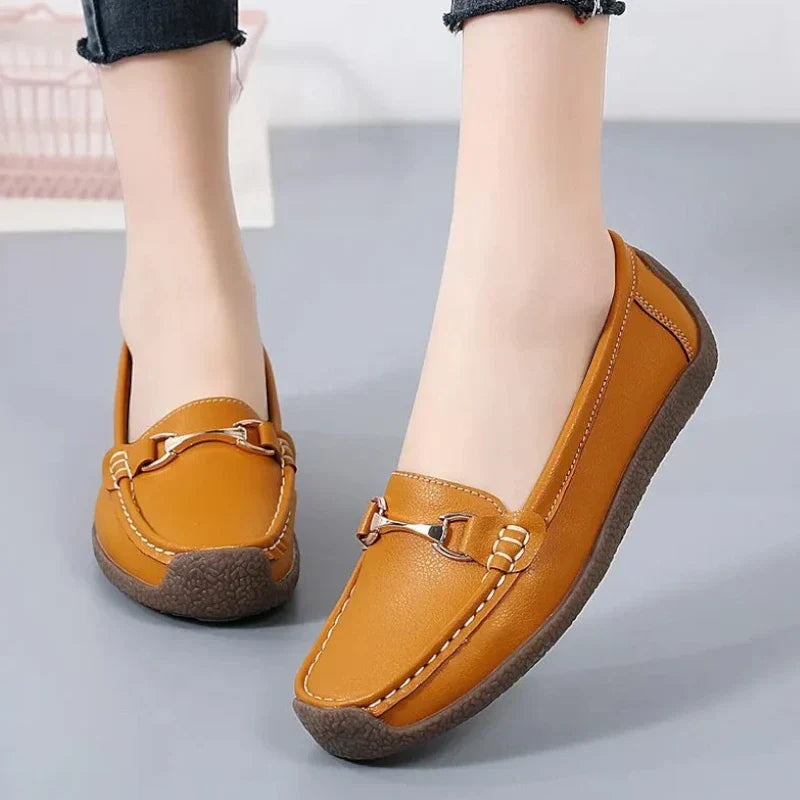 Elegante orthopädische Mokassins für Damen mit offenen Sohlen und stilvollem Pferdegebiss-Design