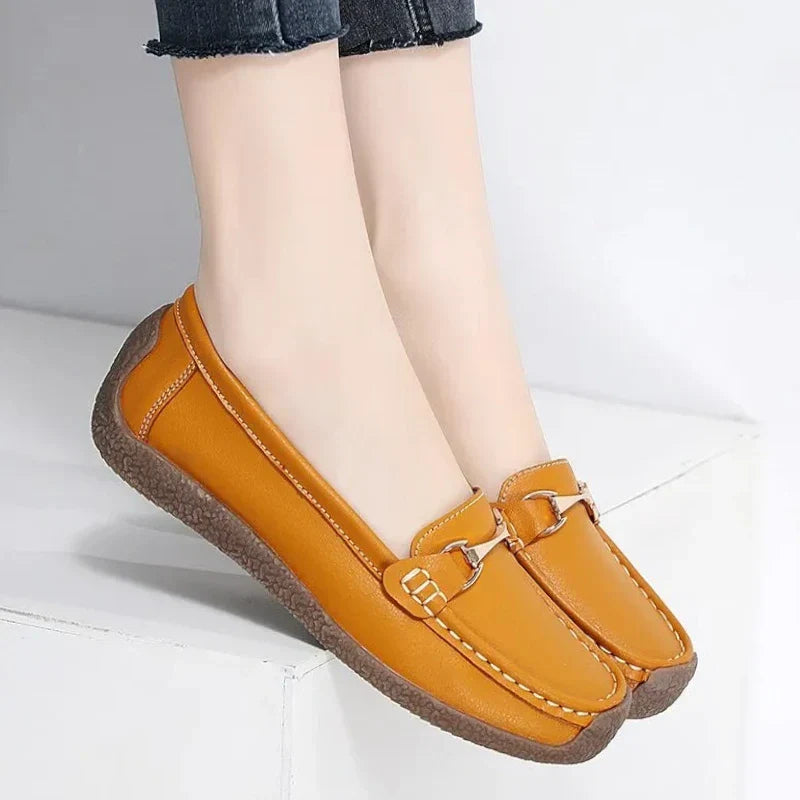 Elegante orthopädische Mokassins für Damen mit offenen Sohlen und stilvollem Pferdegebiss-Design