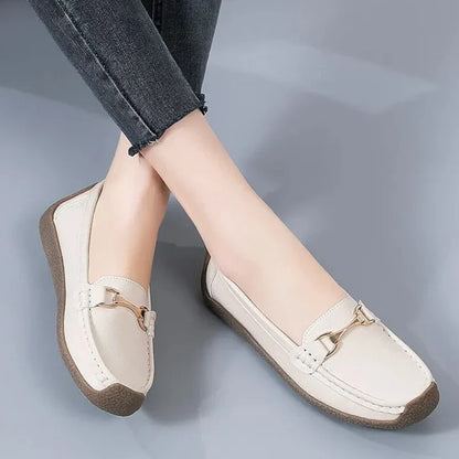 Elegante orthopädische Mokassins für Damen mit offenen Sohlen und stilvollem Pferdegebiss-Design