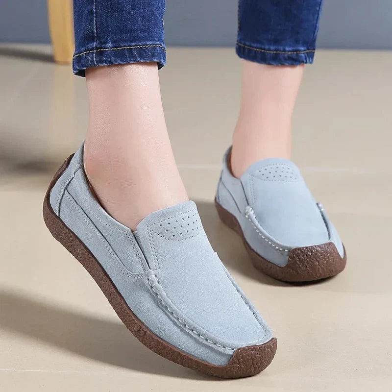 Elegante Damenschuhe aus Wildleder mit bequemen, offenen Sohlen für optimalen Tragekomfort