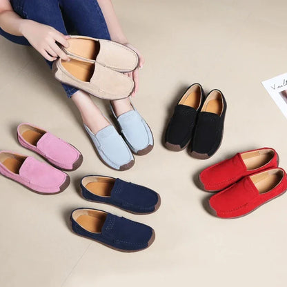 Elegante Damenschuhe aus Wildleder mit bequemen, offenen Sohlen für optimalen Tragekomfort