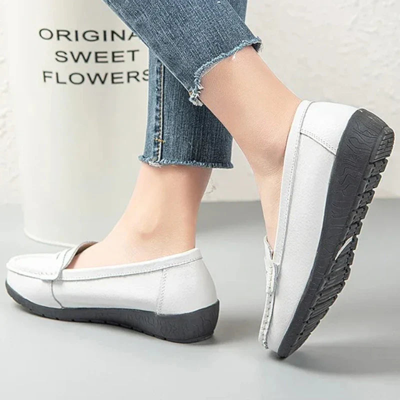 Orthopädischer Ledermokassin für Damen mit Keilsohle