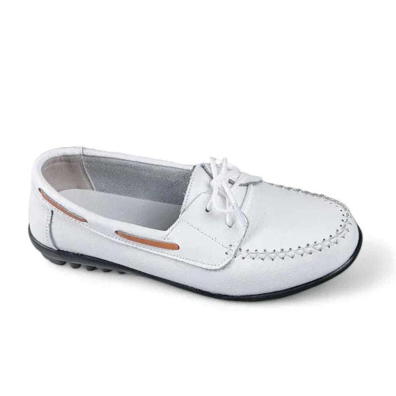 Orthopädische flache Ledermokassins für Damen mit Schnürsenkeln