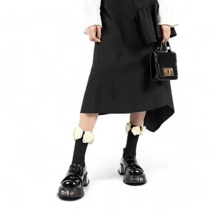 Orthopädischer Lackmokassin für Damen mit Keilabsätzen im Punk-Stil