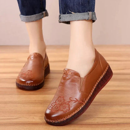 Elegante flache Ledermokassins für Damen mit orthopädischer Unterstützung