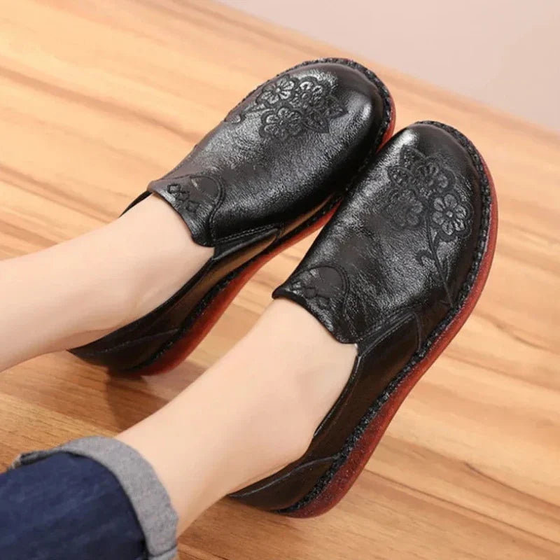 Elegante flache Ledermokassins für Damen mit orthopädischer Unterstützung