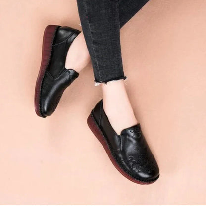 Elegante flache Ledermokassins für Damen mit orthopädischer Unterstützung