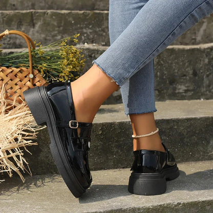 Elegante Damen-Lackmokassins mit orthopädischer Unterstützung und stylischer Schnalle