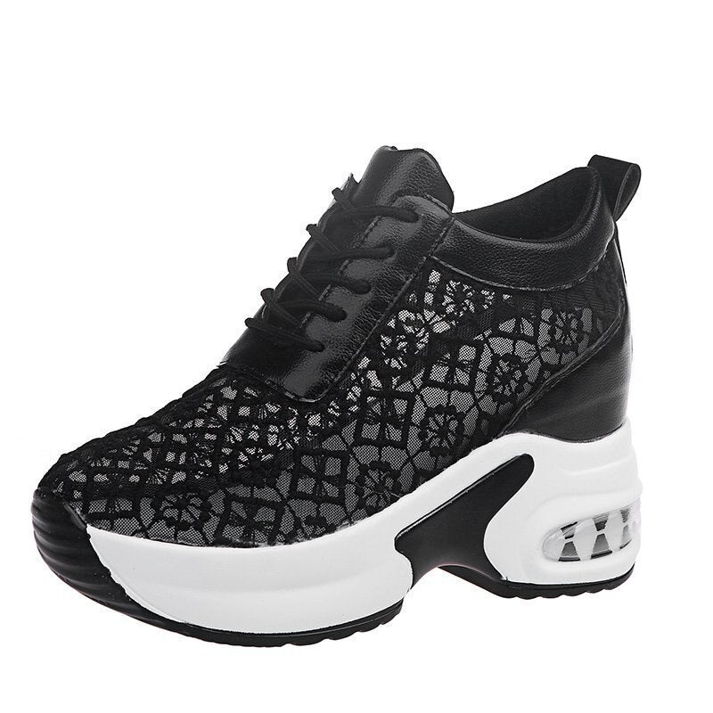 Elegante Plateauschuhe aus feiner Spitze