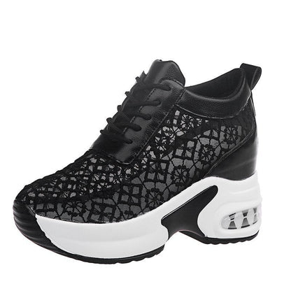 Elegante Plateauschuhe aus feiner Spitze