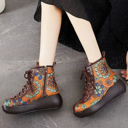 Leichte Stiefel im Ethno-Stil für Damen