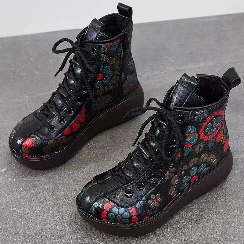 Leichte Stiefel im Ethno-Stil für Damen