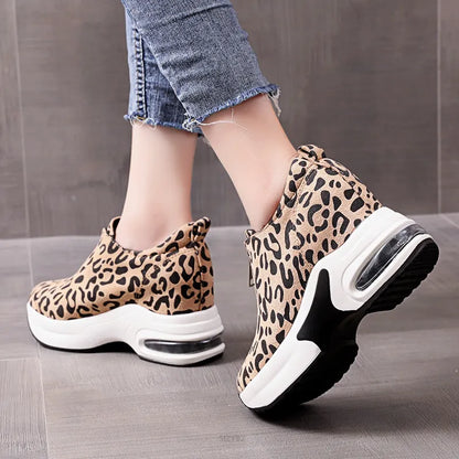 Stylische Damensneaker – Tigerin Kollektion