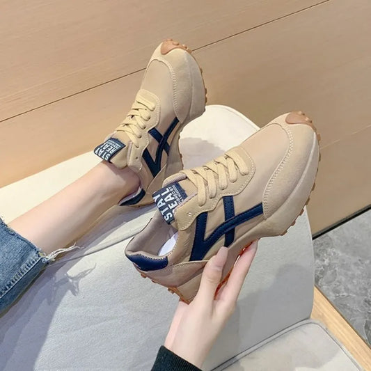 Bequeme und stilvolle orthopädische Schnürsportschuhe für Damen von Fiky