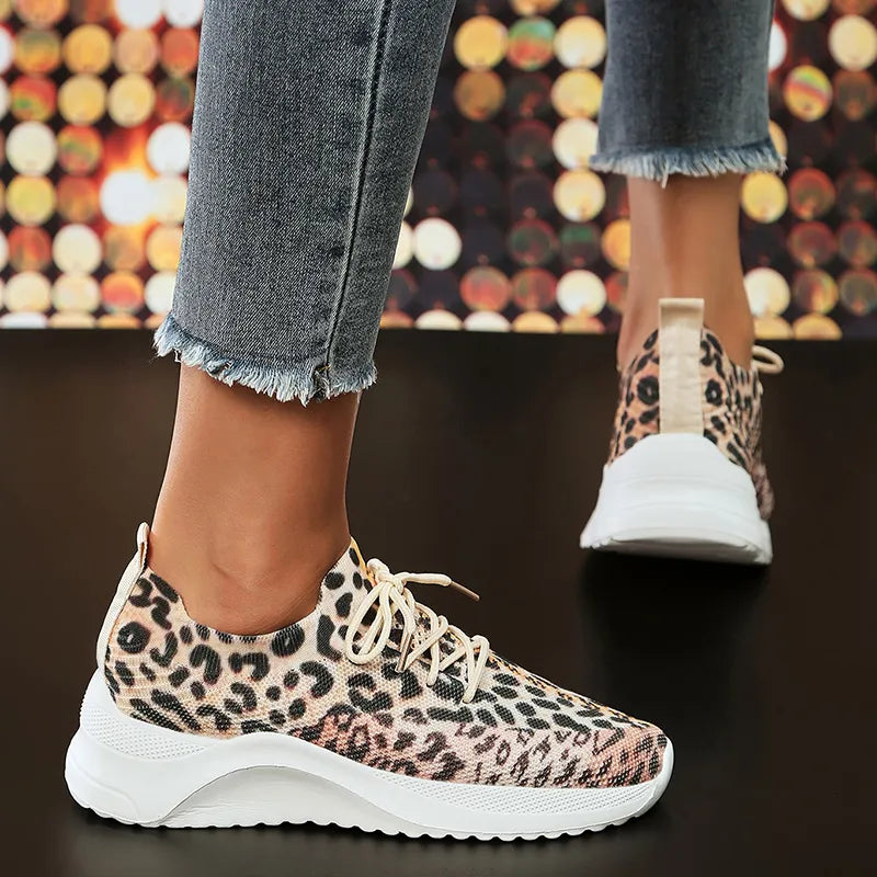 Stylische Damen-Sneaker im trendigen Leoparden-Design