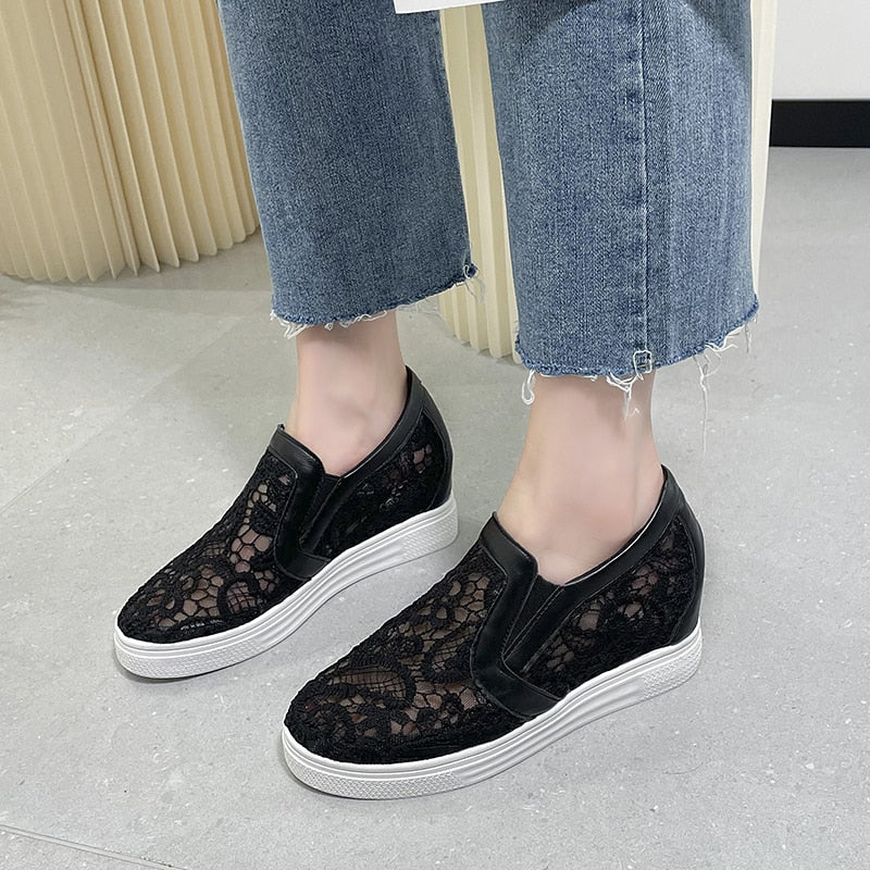 Elegante Weiße Spitzenschuhe für einen Hauch von Glamour