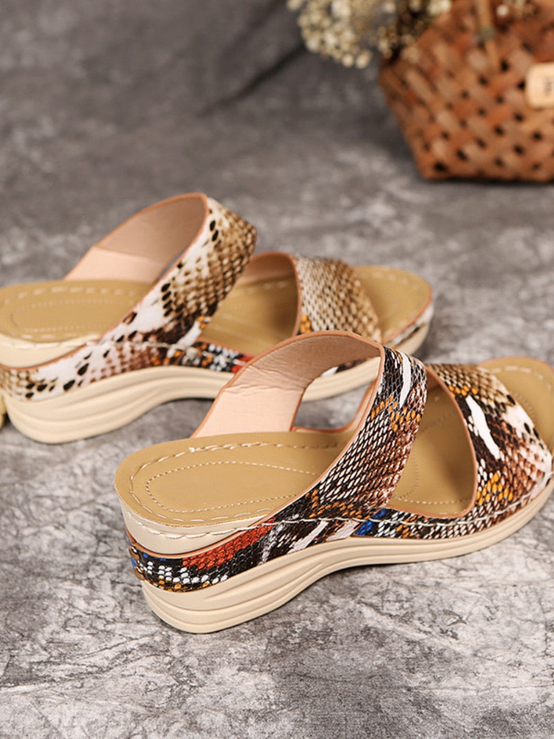 Stylische und bequeme orthopädische Sandalen von Lola