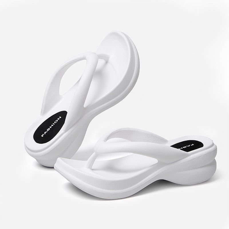 Strand-Flip-Flops mit Keilabsatz für Damen – Synda