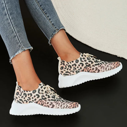 Stylische Damen-Sneaker im trendigen Leoparden-Design