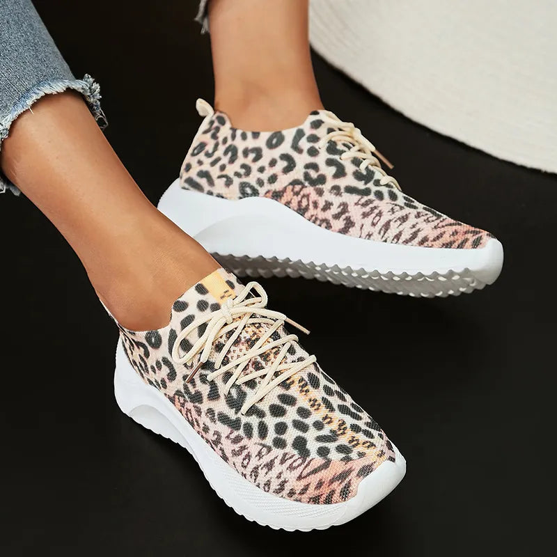 Stylische Damen-Sneaker im trendigen Leoparden-Design