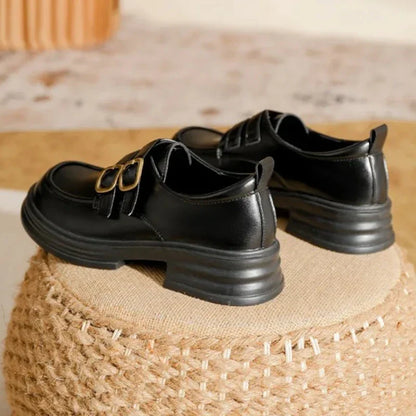 Orthopädischer Lack-Mokassin für Damen mit zwei Schnallen