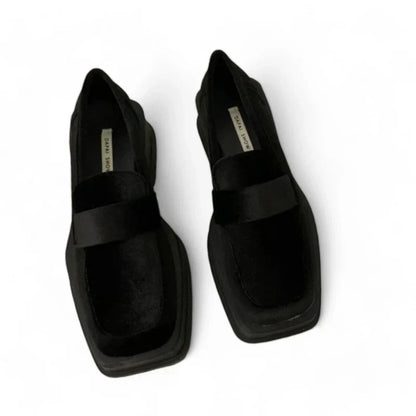 Eleganter Samt-Damenmokassin mit zeitgemäßer quadratischer Spitze für optimalen Komfort