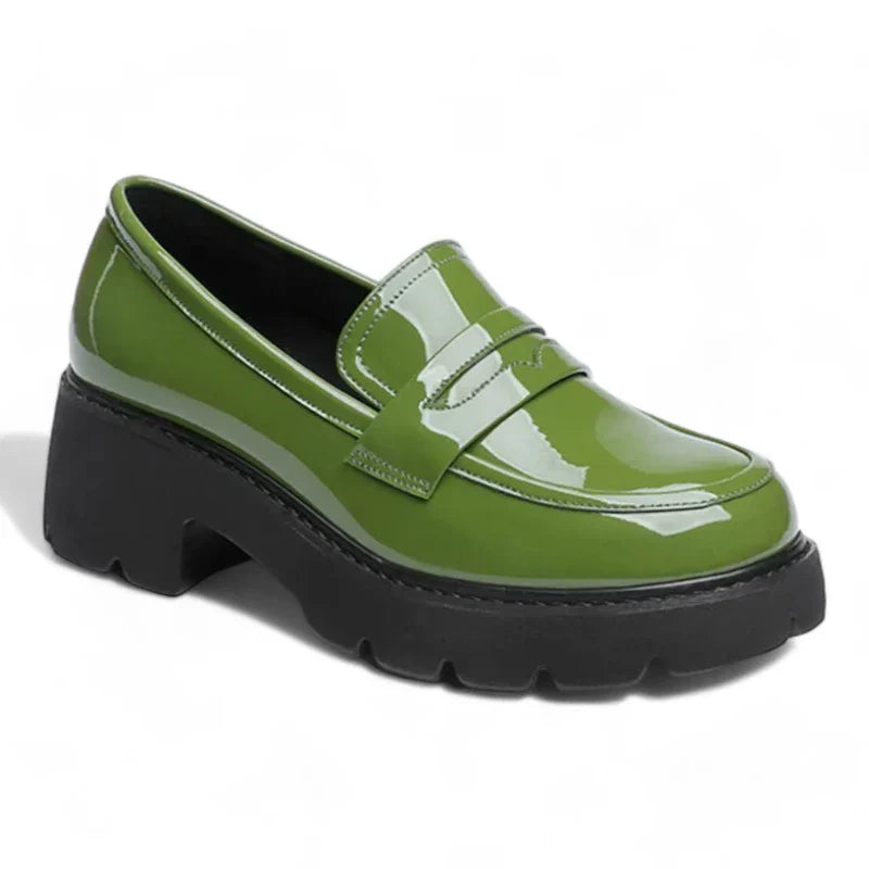 Elegante Damenmokassins mit orthopädischem Komfort und schickem Lackleder-Keilabsatz