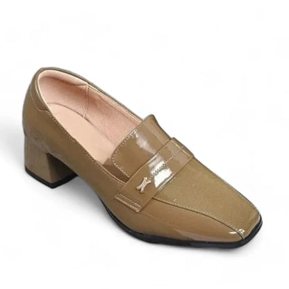 Elegante Damenmokassins mit Komfort und glänzenden Lacklederabsätzen