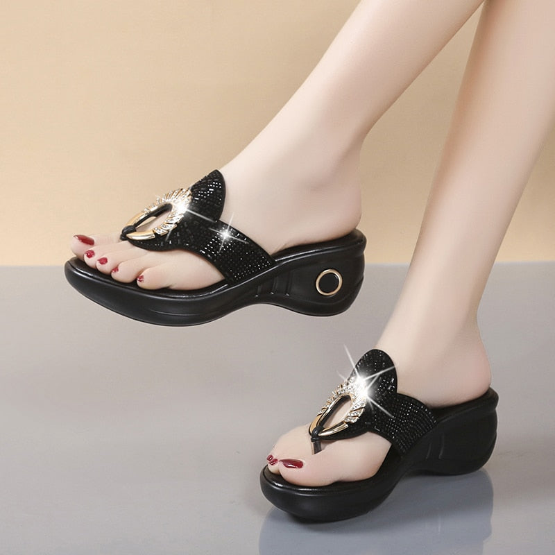 Stylische Damen-Flip-Flops mit rutschfesten Strasssteinen für den perfekten Sommerlook