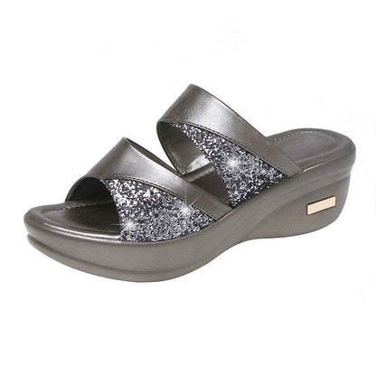 Bequeme Sommersandalen mit Pailletten-Keilabsatz und Plateausohle